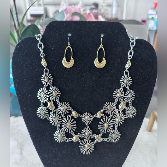 Lucky Brand Floral Daisy Two Tone Bib Necklace with Earrings vintage - Picture 1 of 3